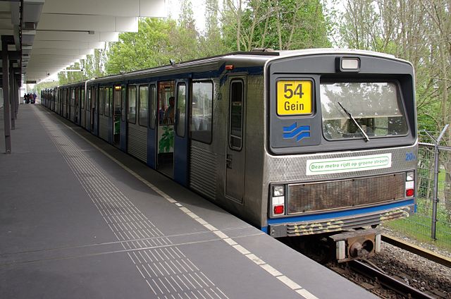 640px-Amsterdam_Metro_LHB_M2_005