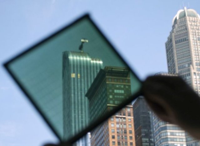 Американський стартап розробив рідке прозоре покриття, яке перетворює вікна на сонячні панелі