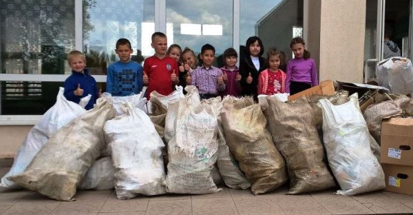 За декілька місяців шість шкіл Кривого Рогу заробили на роздільному зборі сміття понад 11 тис гривень
