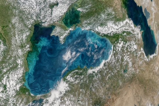 Чорне море стає бірюзовим на дивовижній фотографії від NASA